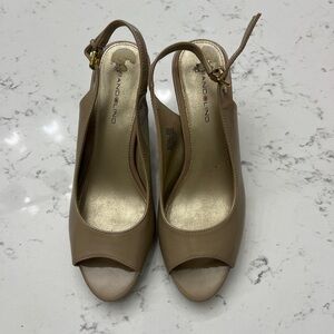 Bandolino 8.5 tan heels